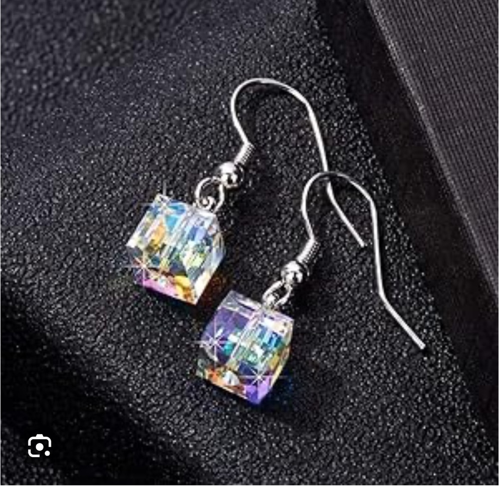 SWAROVSKI CUBE DROP EARRINGS 🔥🔥🔥